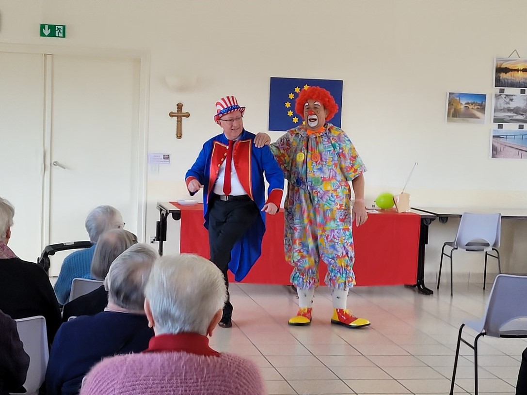 https://www.sacrescoeursmormaison.org/wp-content/uploads/2024/12/Clowns_2.jpg